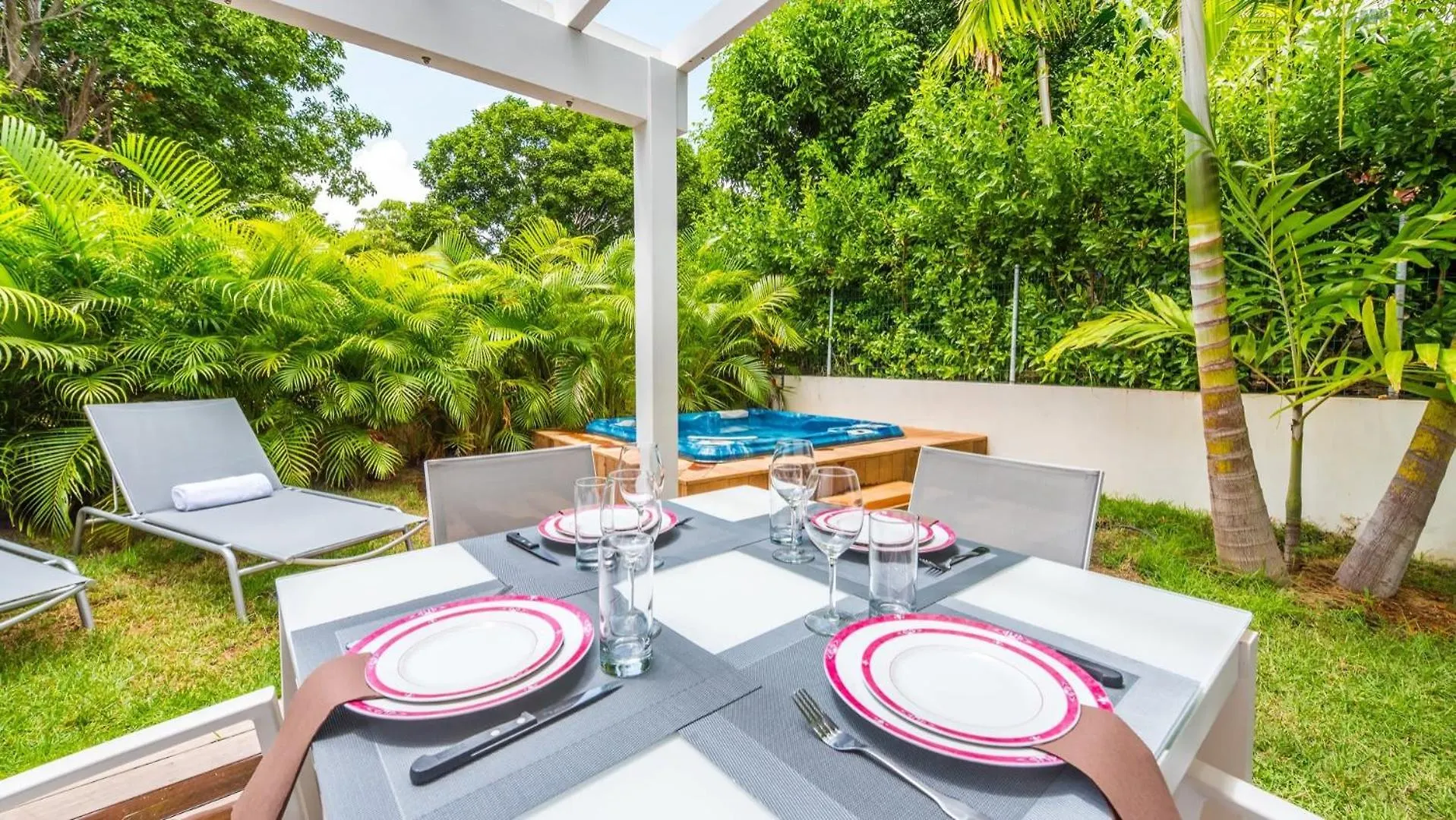 Lovely Villa With Lush Garden St. Barthelemy